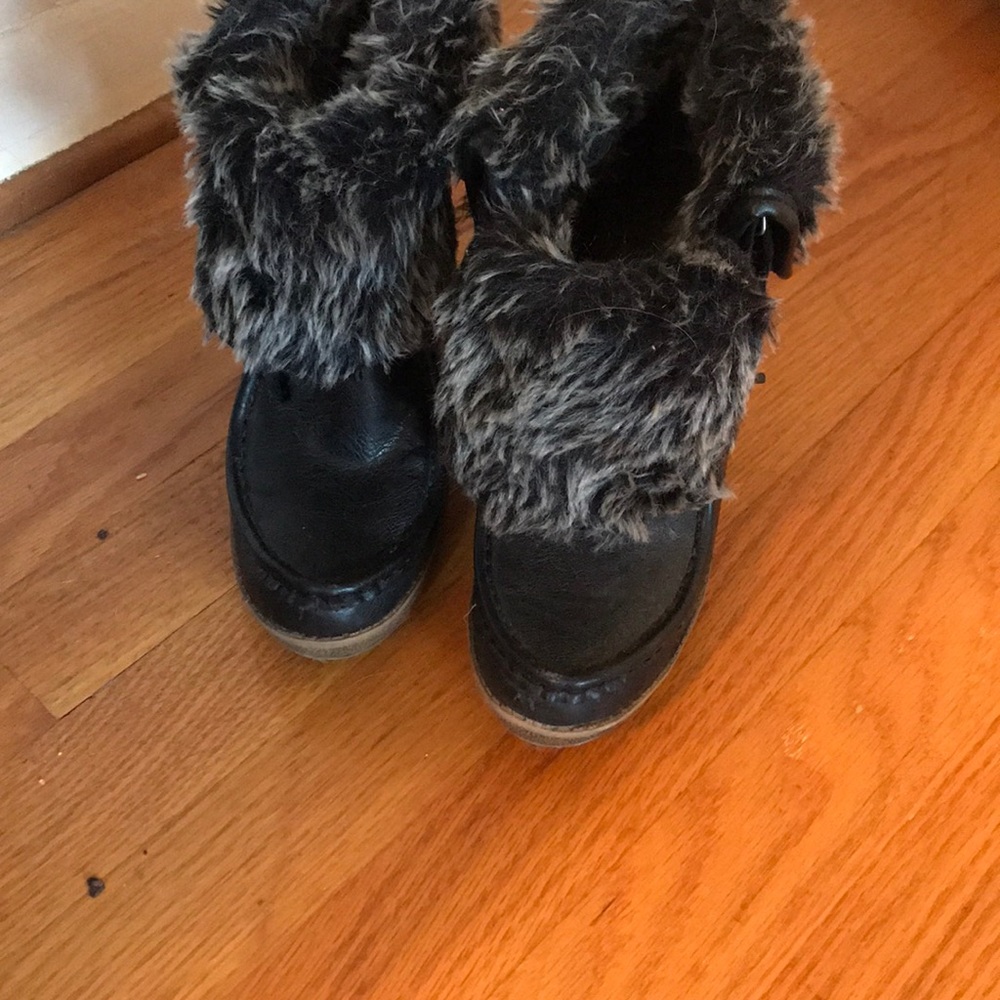 Short black boots